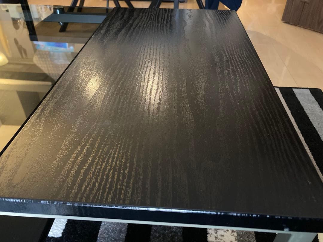 現代的なガラス天板センターテーブル