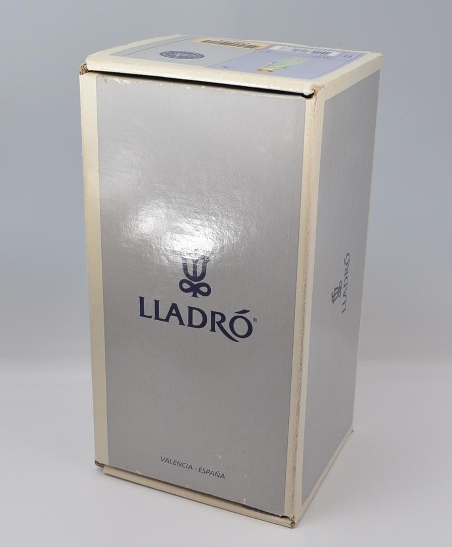 純真な女性　＃5487　No.2　★リヤドロ　スペイン　ポーセリン　箱付き　絶版