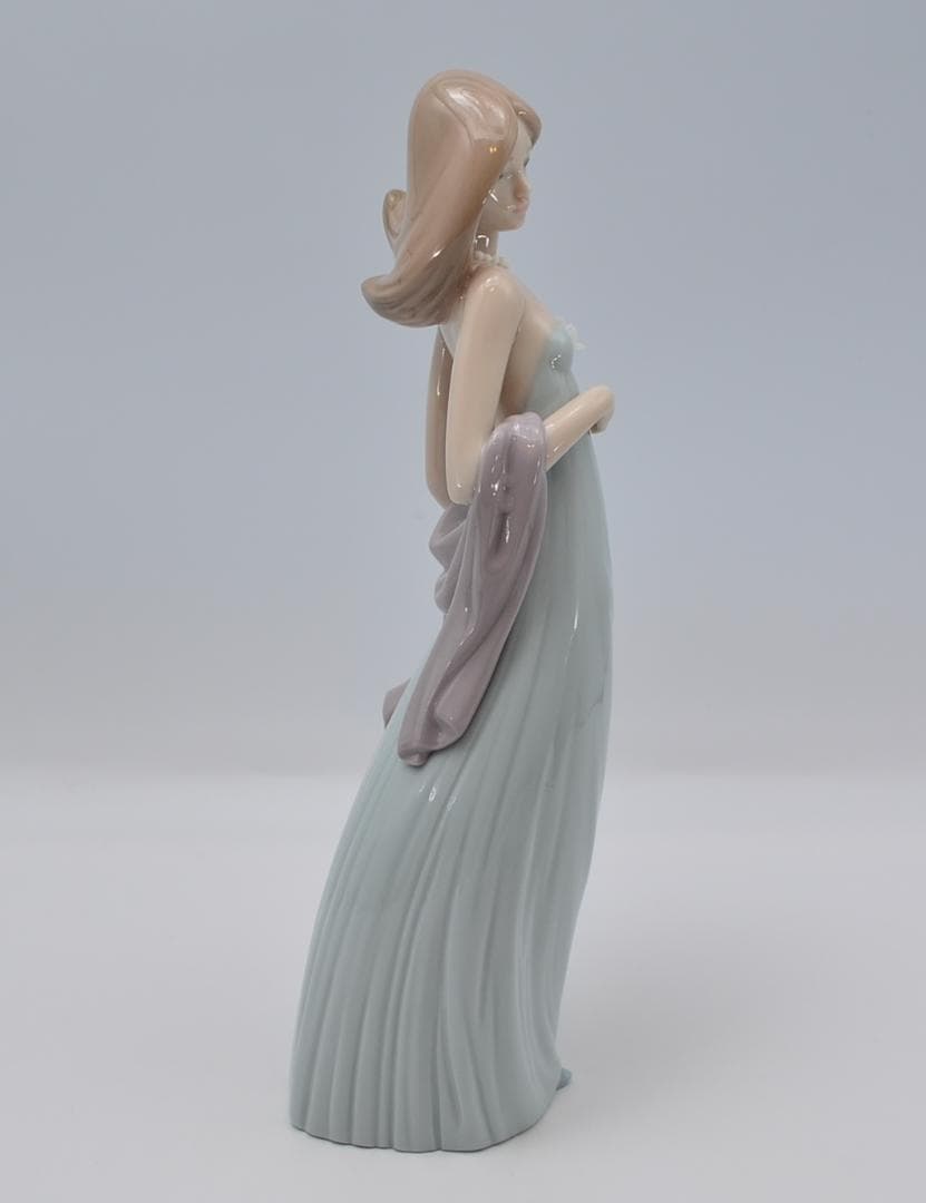 純真な女性　＃5487　No.2　★リヤドロ　スペイン　ポーセリン　箱付き　絶版