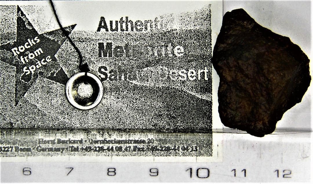 宇宙からの贈り物 石質隕石コンドライト 磁石付 サハラ砂漠(C) - メルカリ