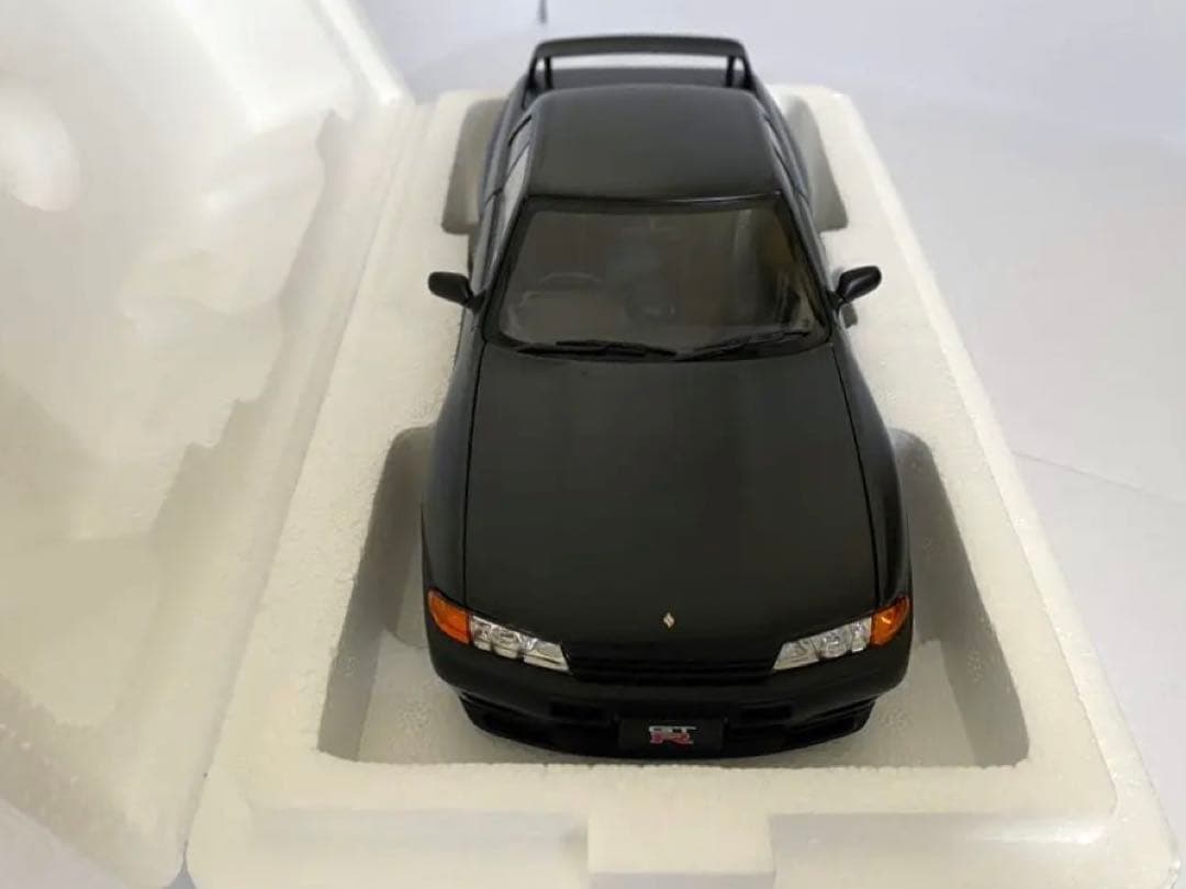 オートアート 1/18 GT-R R32 VスペックII マットブラック