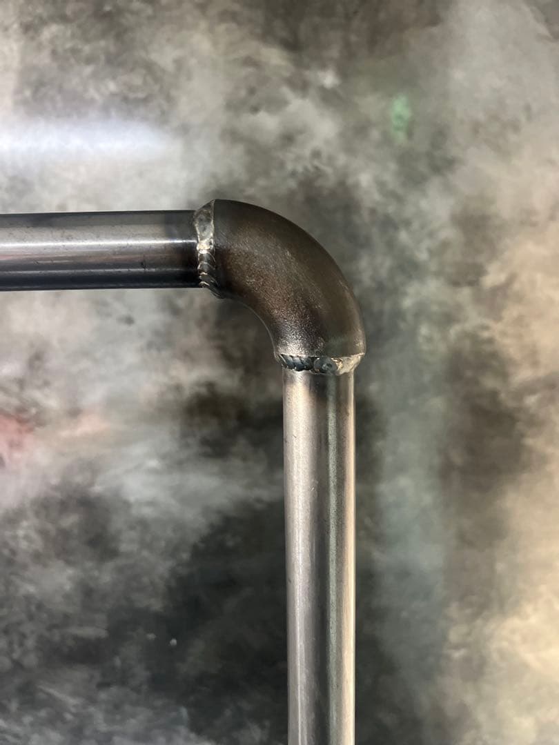 ガス管で製作キャスター付きハンガーラック