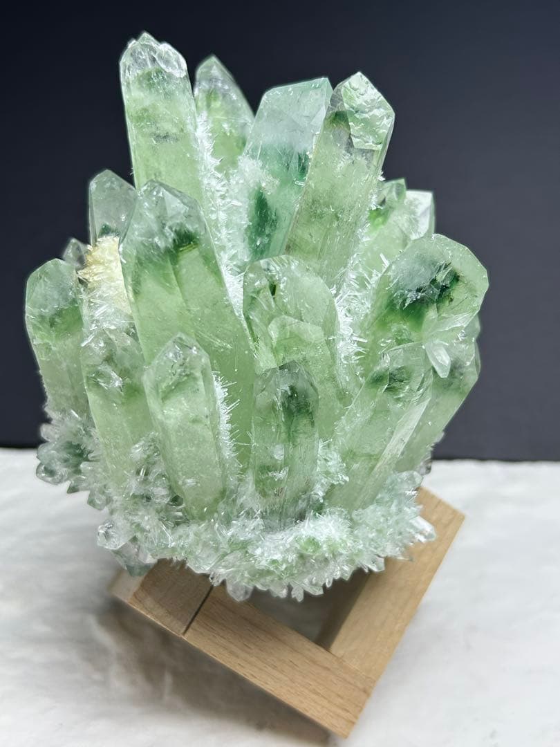 週末限定価格‼️★高浄化★美品マダガスカル産グリーンガーデン水晶クラスター　開運