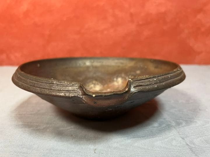 備前焼　安藤騎虎　造　片口深皿　陶印あり