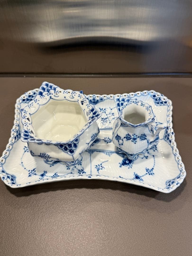 ブルーフルーテッド　フルレース　ティータイムセット