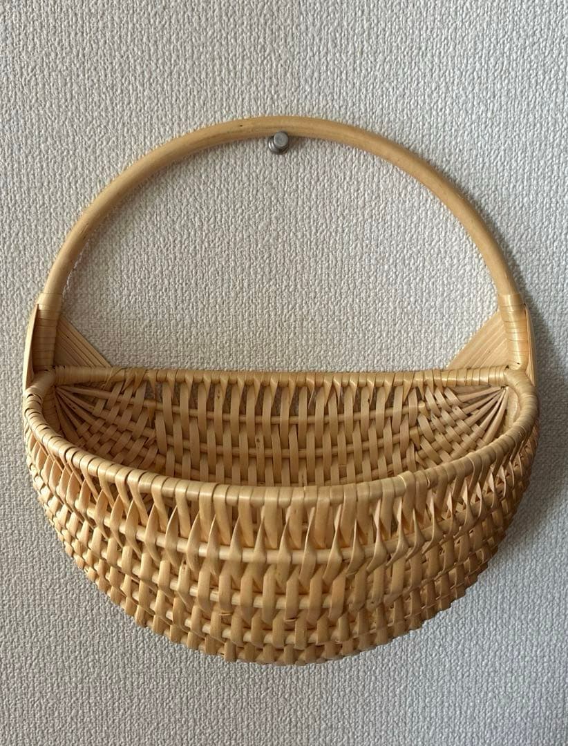 ラトビア　ウォールバスケット　壁掛けかご