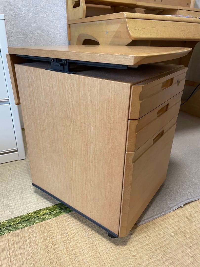 ❸カリモク ボナシェルタ ワゴン（学習机）