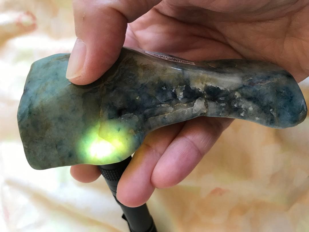 超希少糸魚川コン沢青翡翠タンブル216g - メルカリ