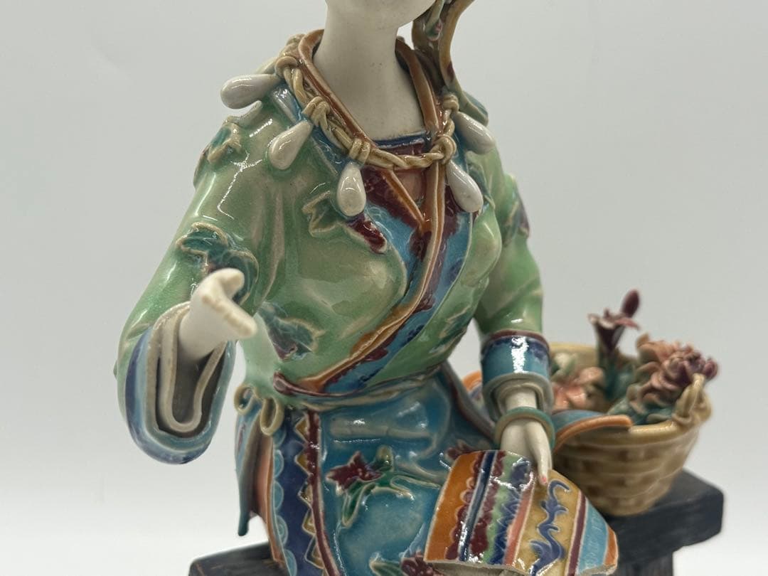 中国 林乃河作 苗家錦綉 陶器 石湾窯人物 送料込み251114 - メルカリ