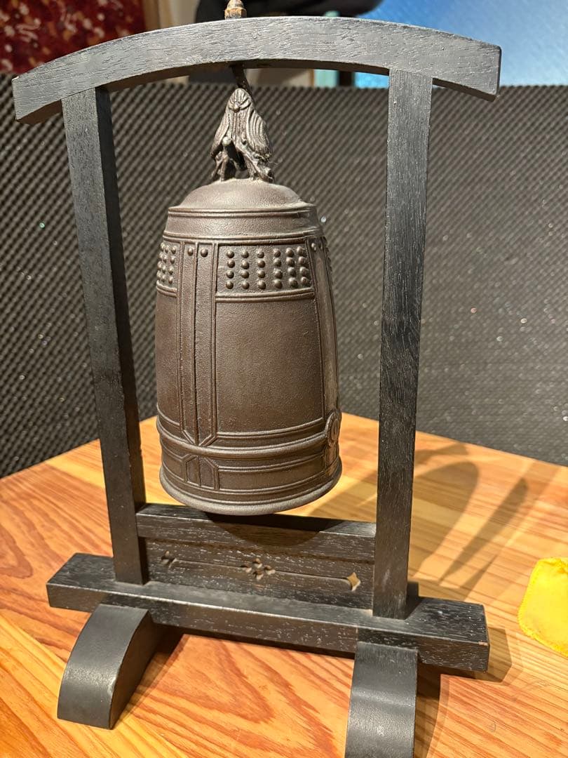 【最終値下げ】 鋳鉄製 半鐘写し 置き撞鐘（木製鐘架・撞木付）