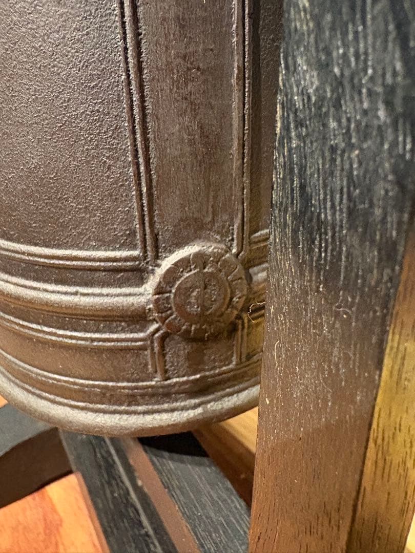 【最終値下げ】 鋳鉄製 半鐘写し 置き撞鐘（木製鐘架・撞木付）