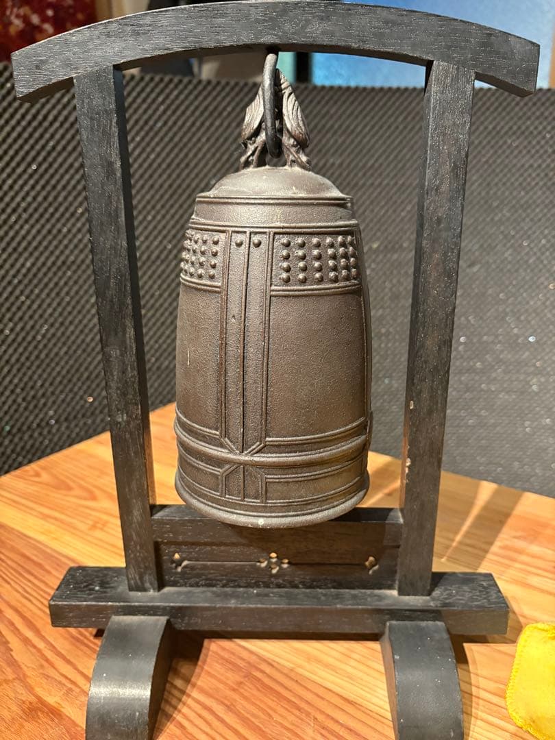 【最終値下げ】 鋳鉄製 半鐘写し 置き撞鐘（木製鐘架・撞木付）