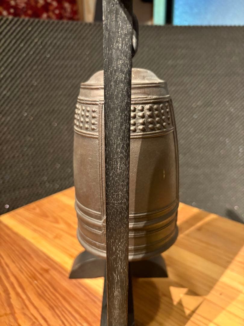 【最終値下げ】 鋳鉄製 半鐘写し 置き撞鐘（木製鐘架・撞木付）