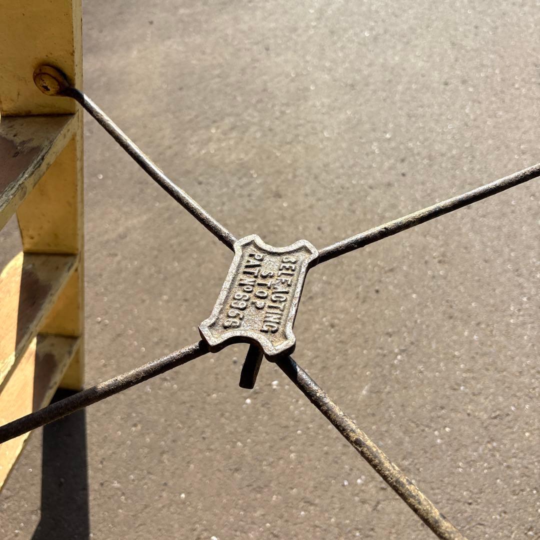 ステップラダー　アンティーク　飾り棚