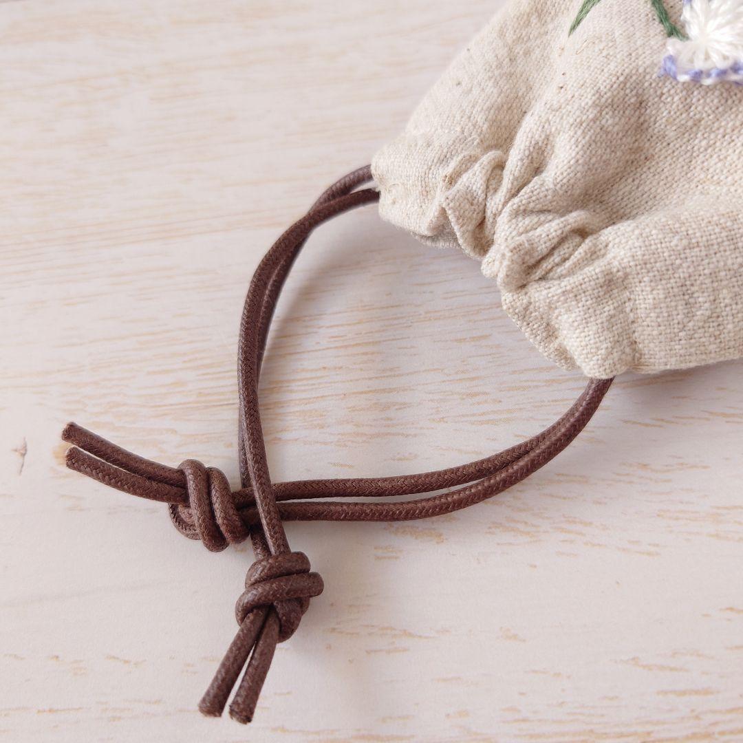 ちっちゃな巾着サシェ/詰替タイプ【ハチワレネコと白い花】