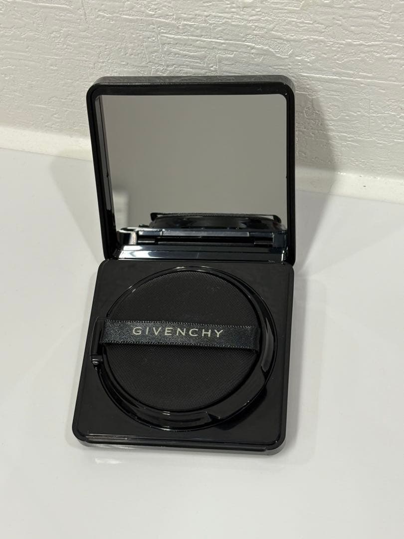 Givenchy 化粧下地 ソワンノワールＵＶコンパクト