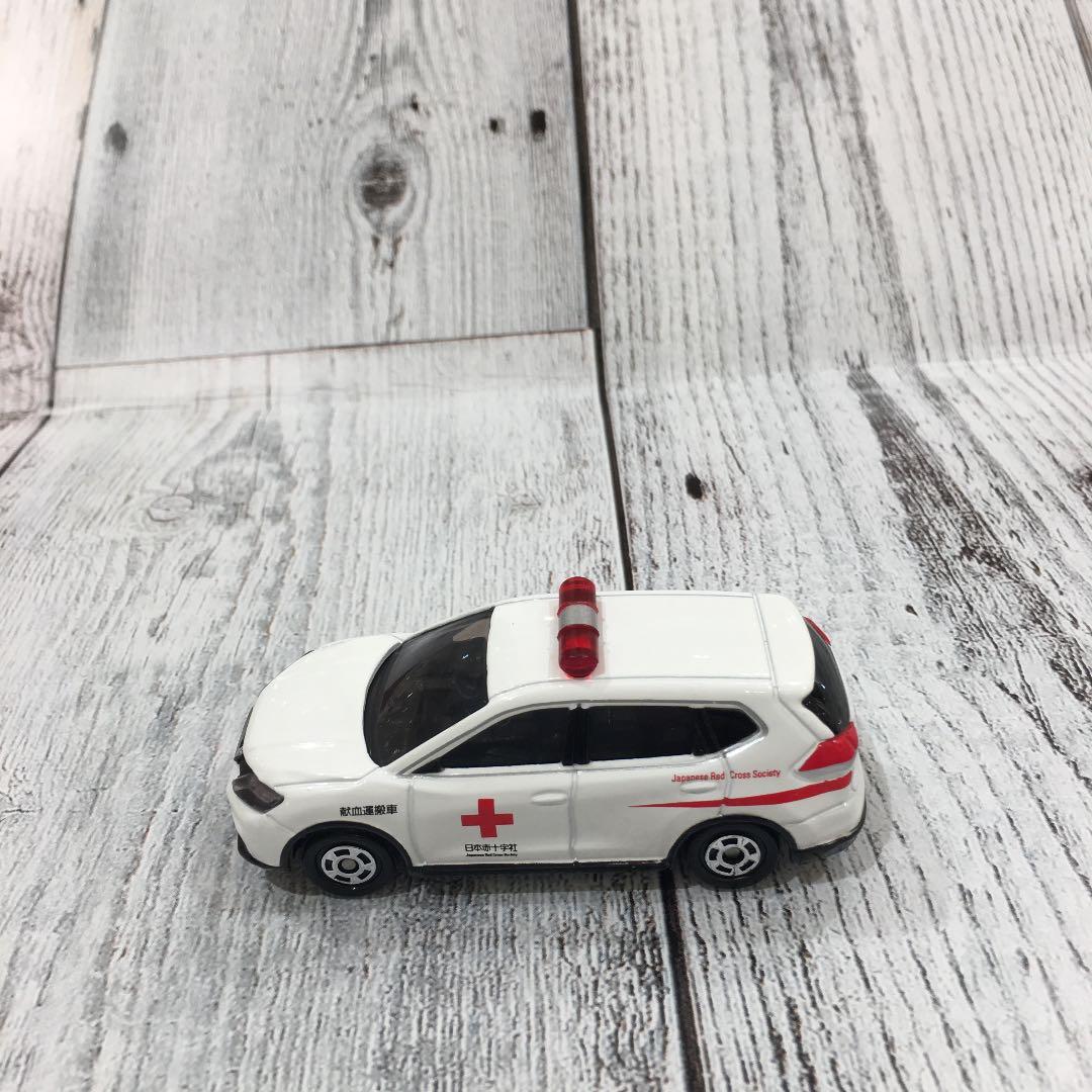 トミカ 献血運搬車（日産 エクストレイル） 日本赤十字社・非売品