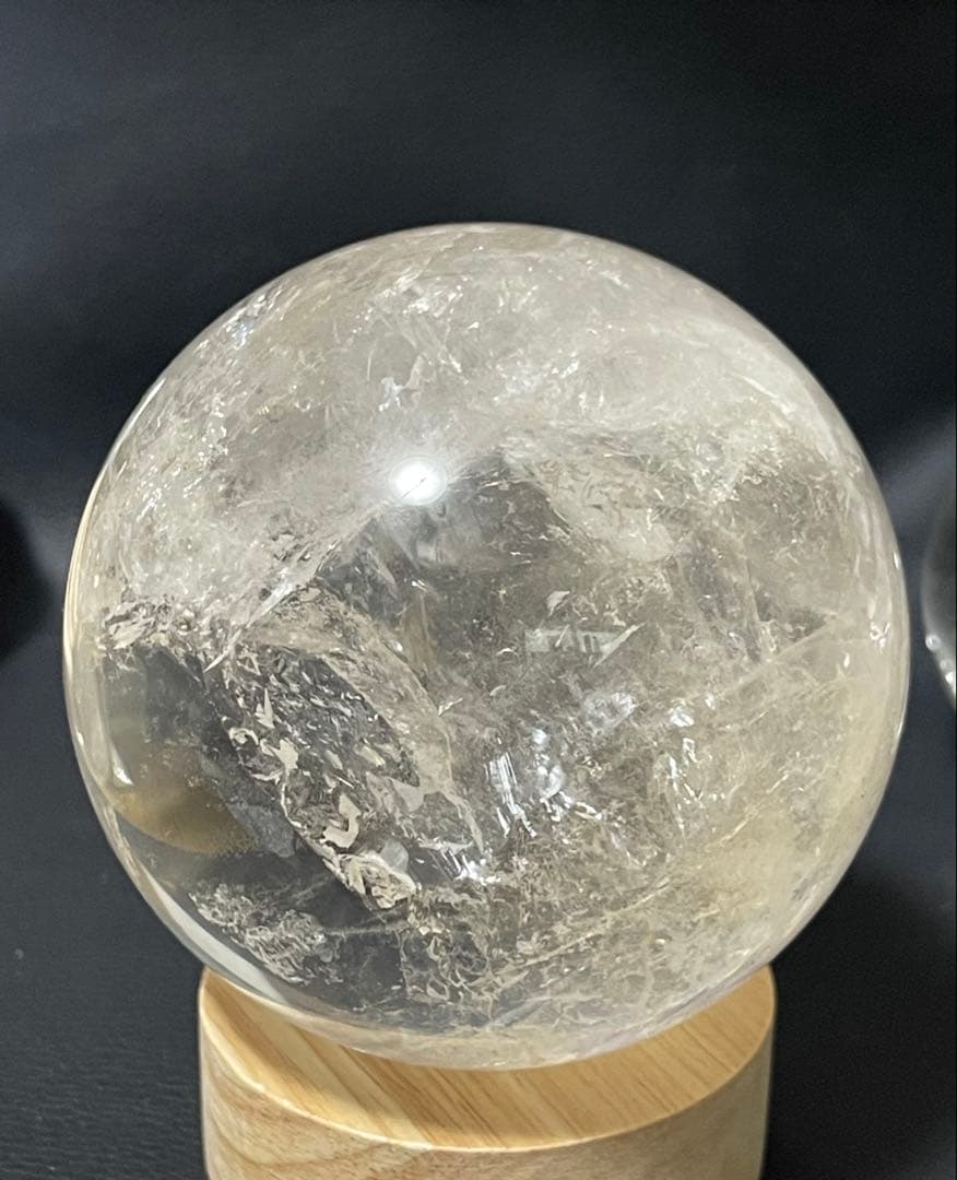 水晶　スフィア　虹入り　約8.3センチ　台座なし