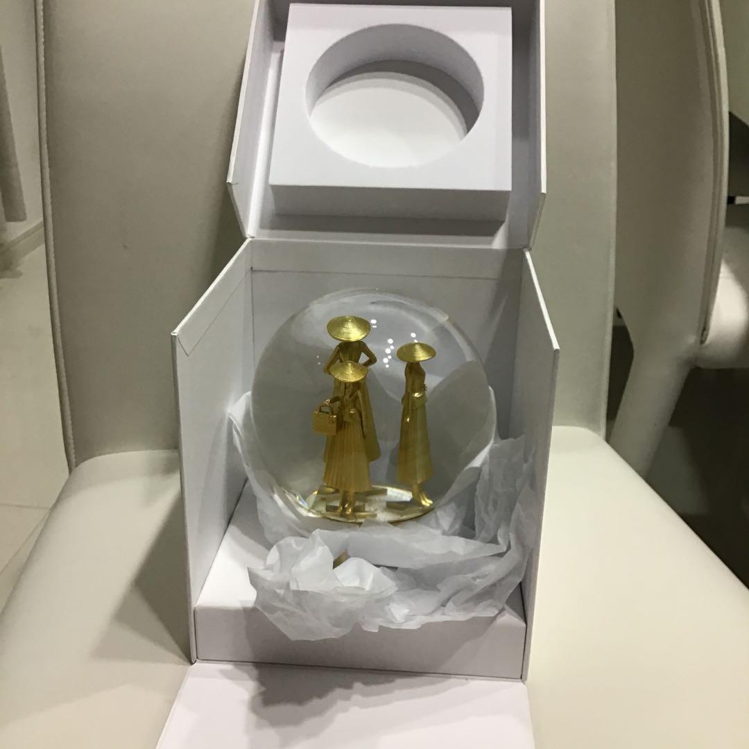 DIOR スノードーム 2025 ニューイヤーカードとミニショッパー付き