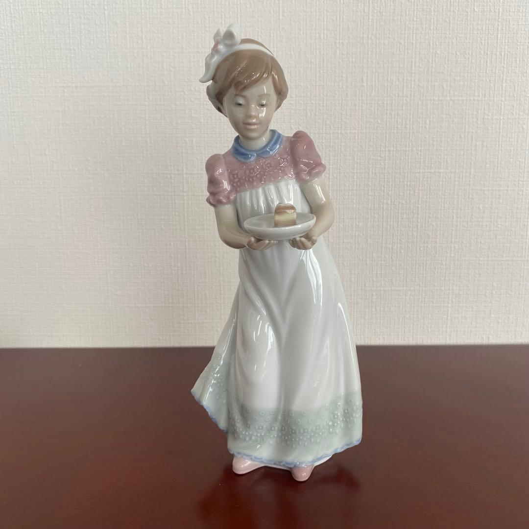 LLADRO リヤドロ 『 ハッピーバースデー 』 置物