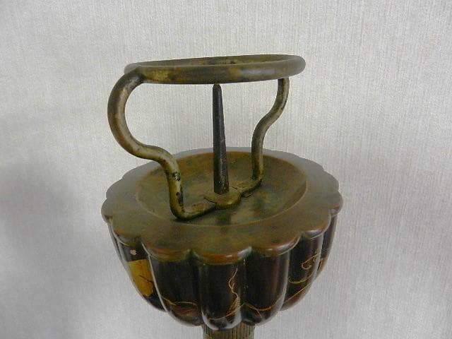 木地黒漆塗金蒔絵菊型燭台一対」（江戸末期～明治のアンティークな工芸