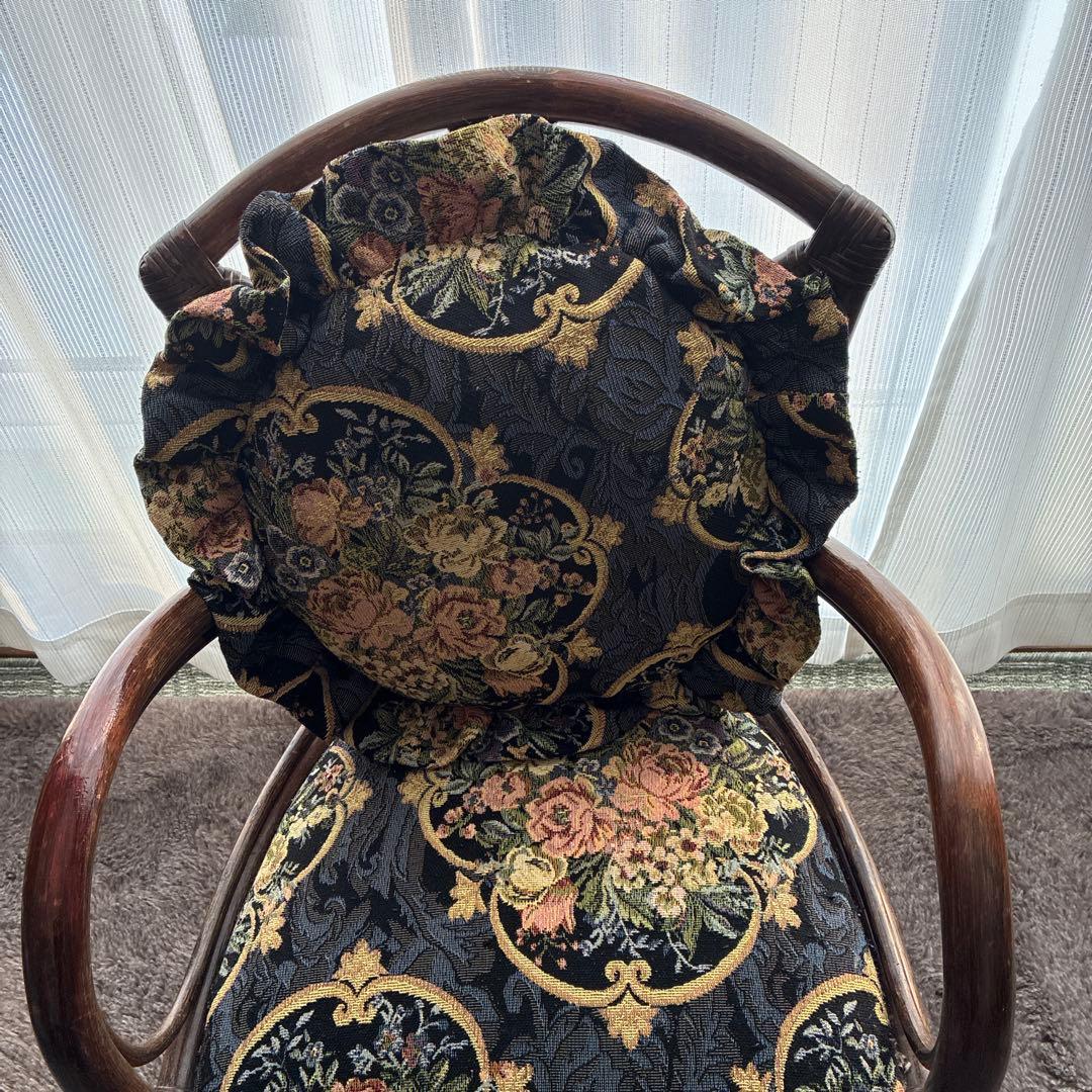 マルニ ラタン 花柄クッション付き 椅子 ➀ - メルカリ