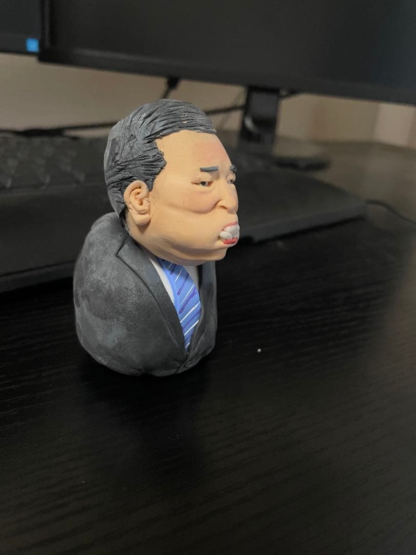 口いっぱいに頬張るもと首相