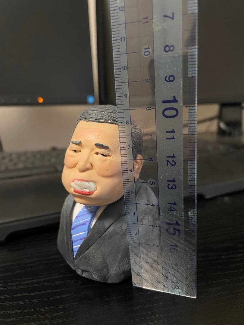 口いっぱいに頬張るもと首相