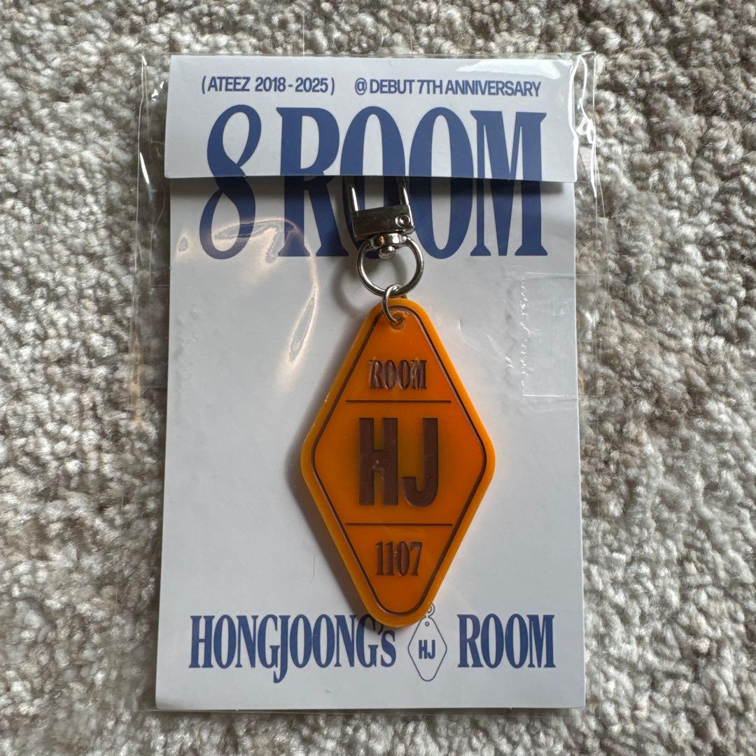ateez 8room キーリング ホンジュン トレカなし - メルカリ