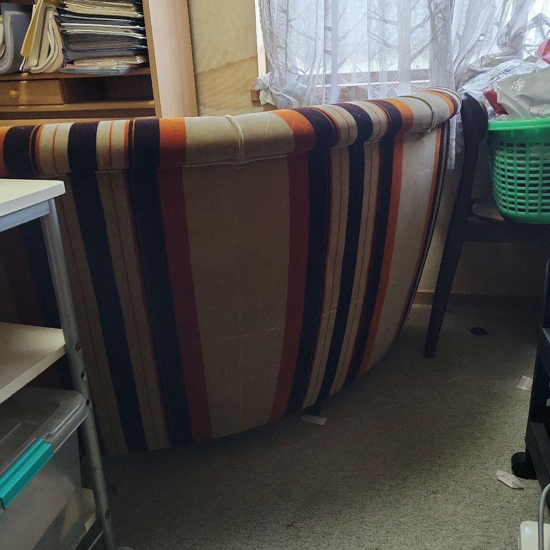 ストライプデザイン のソファの一部のコーナ部のみ。