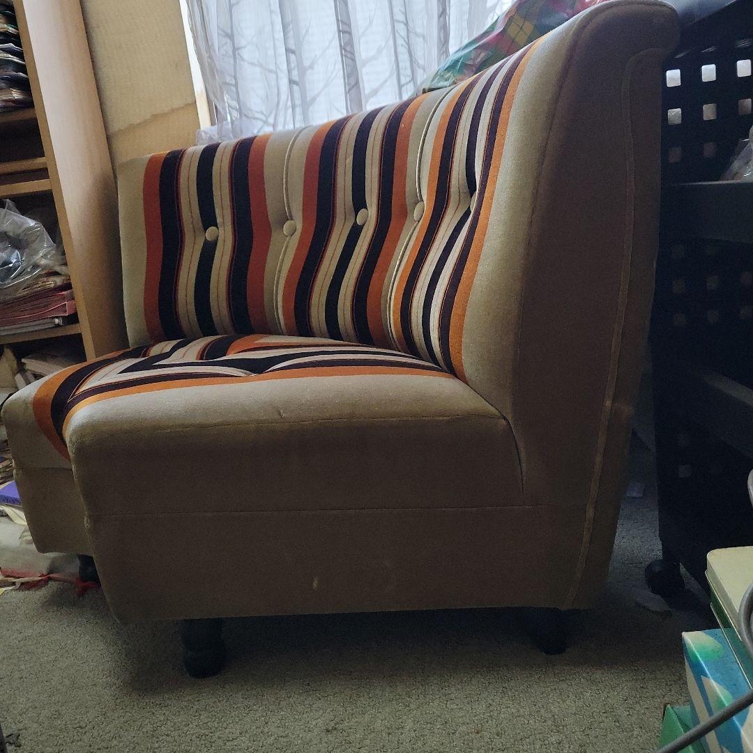 ストライプデザイン のソファの一部のコーナ部のみ。