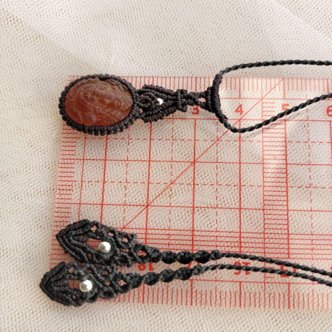 ヘソナイトガーネット　ガネーシャ彫りマクラメ編みネックレス