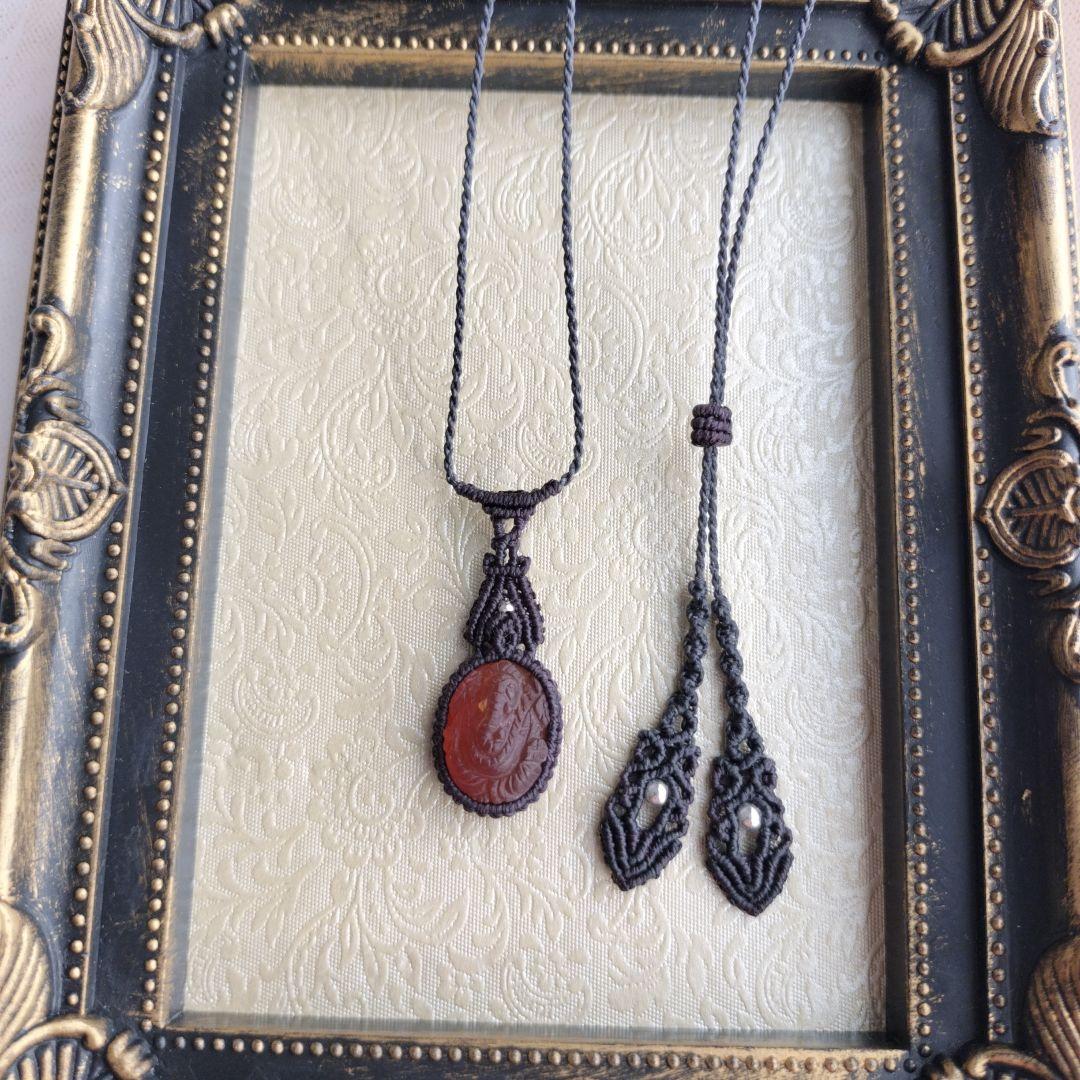 ヘソナイトガーネット　ガネーシャ彫りマクラメ編みネックレス