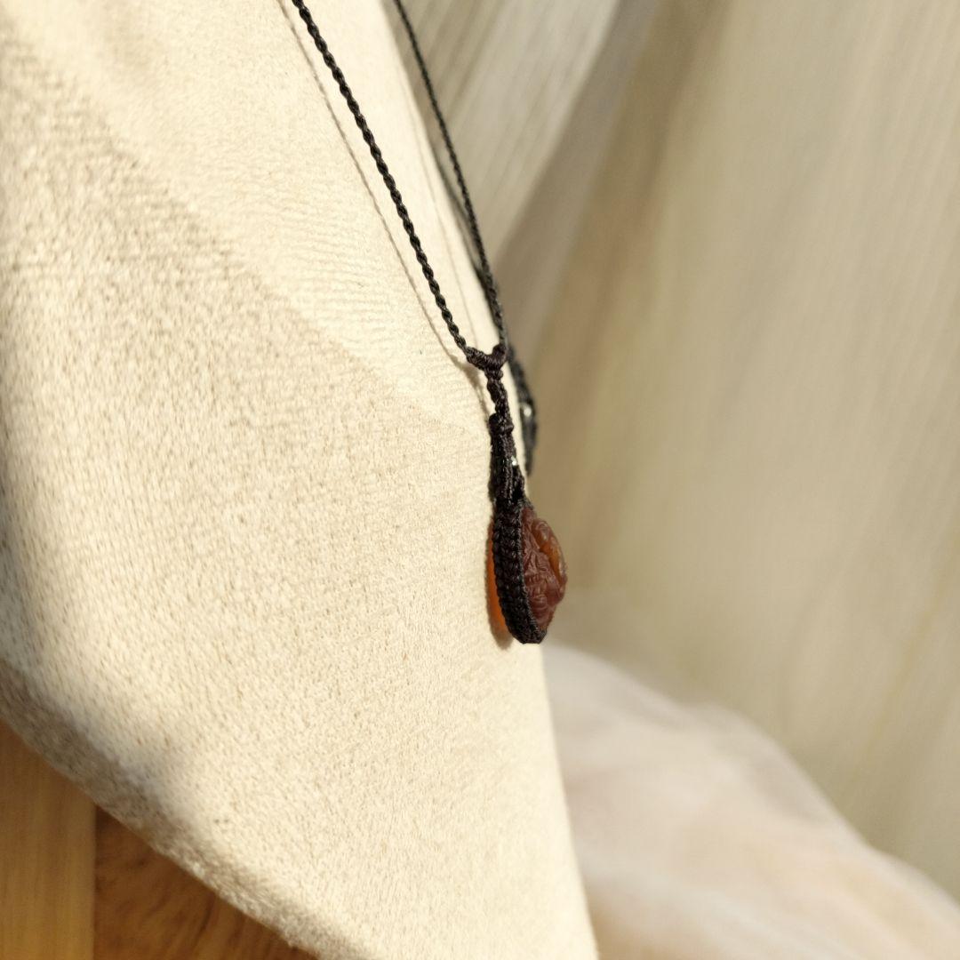 ヘソナイトガーネット　ガネーシャ彫りマクラメ編みネックレス