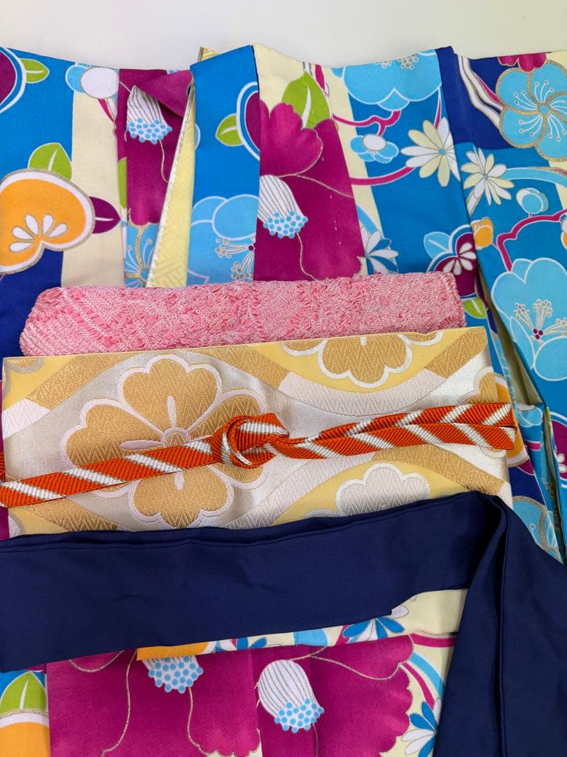 【10〜13歳向け】ジュニア振袖セット＊レトロポップ 花柄 × 黄色帯