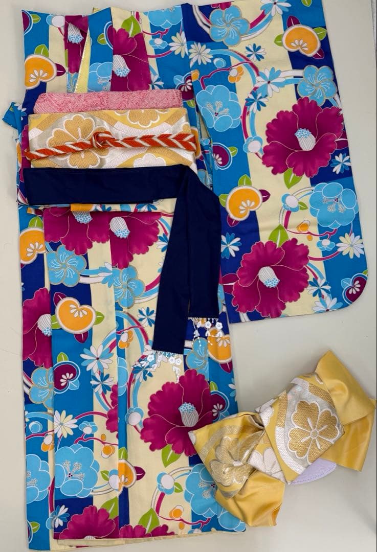 【10〜13歳向け】ジュニア振袖セット＊レトロポップ 花柄 × 黄色帯