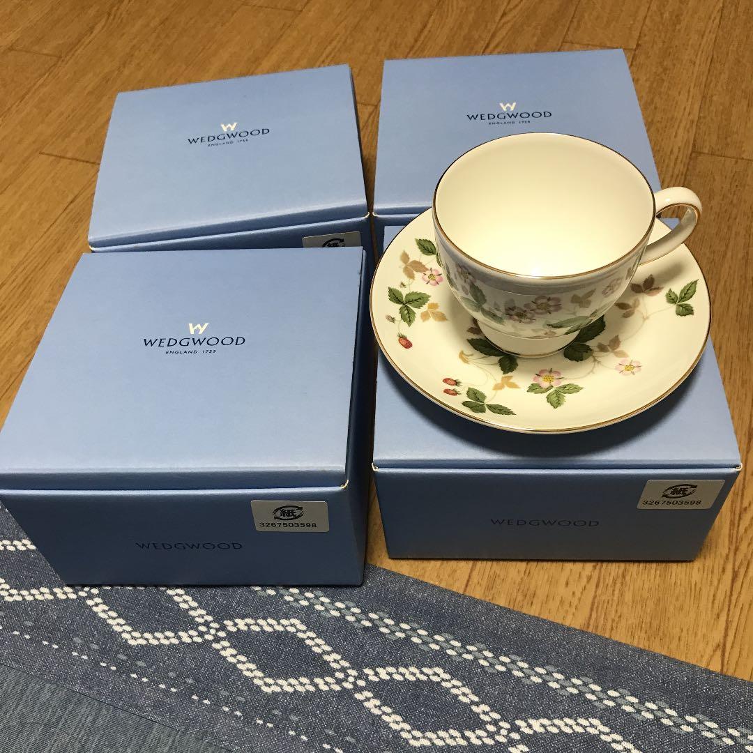 ウェッジウッド　ワイルドストロベリー　カップアンドソーサー新品4客セット　箱付き
