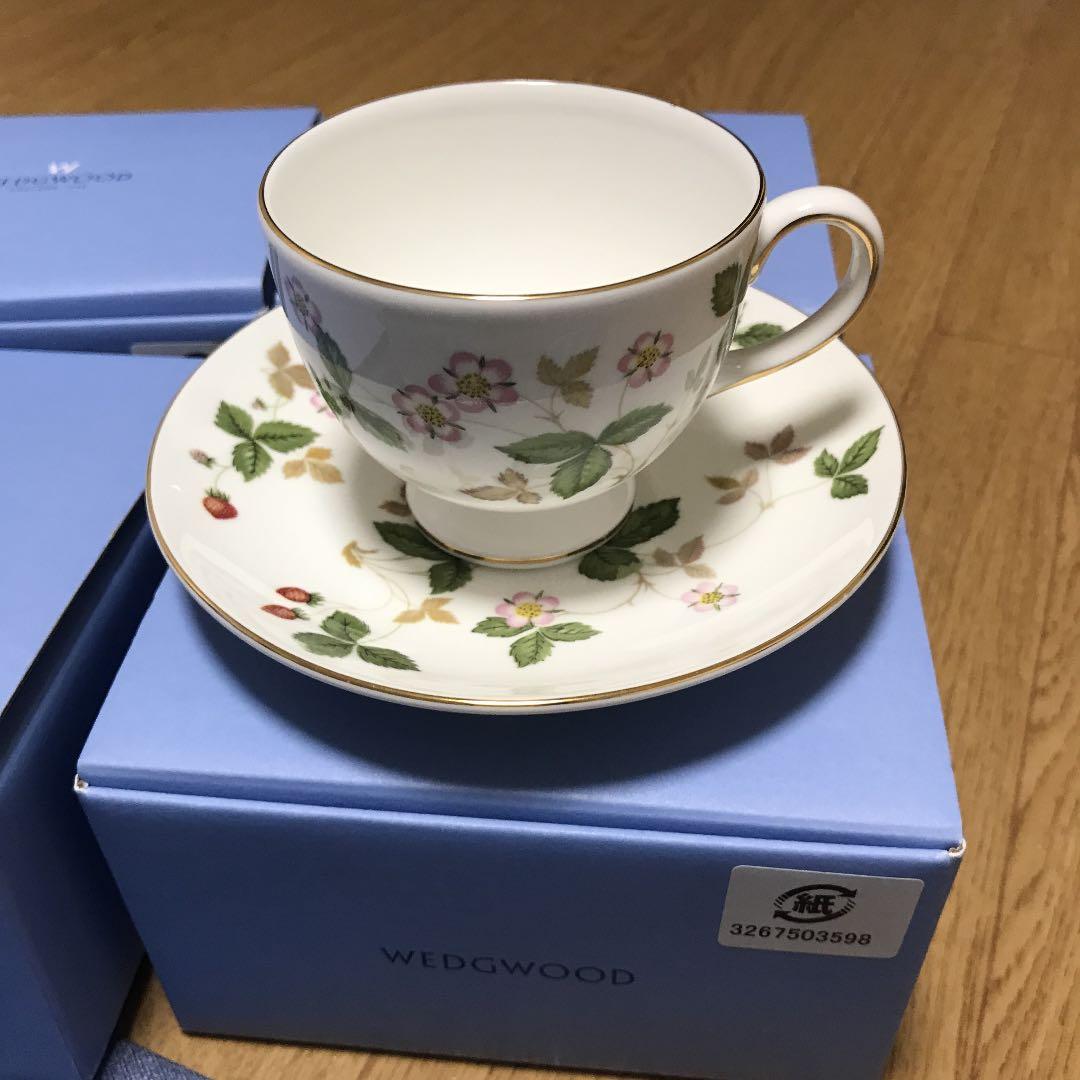 ウェッジウッド　ワイルドストロベリー　カップアンドソーサー新品4客セット　箱付き