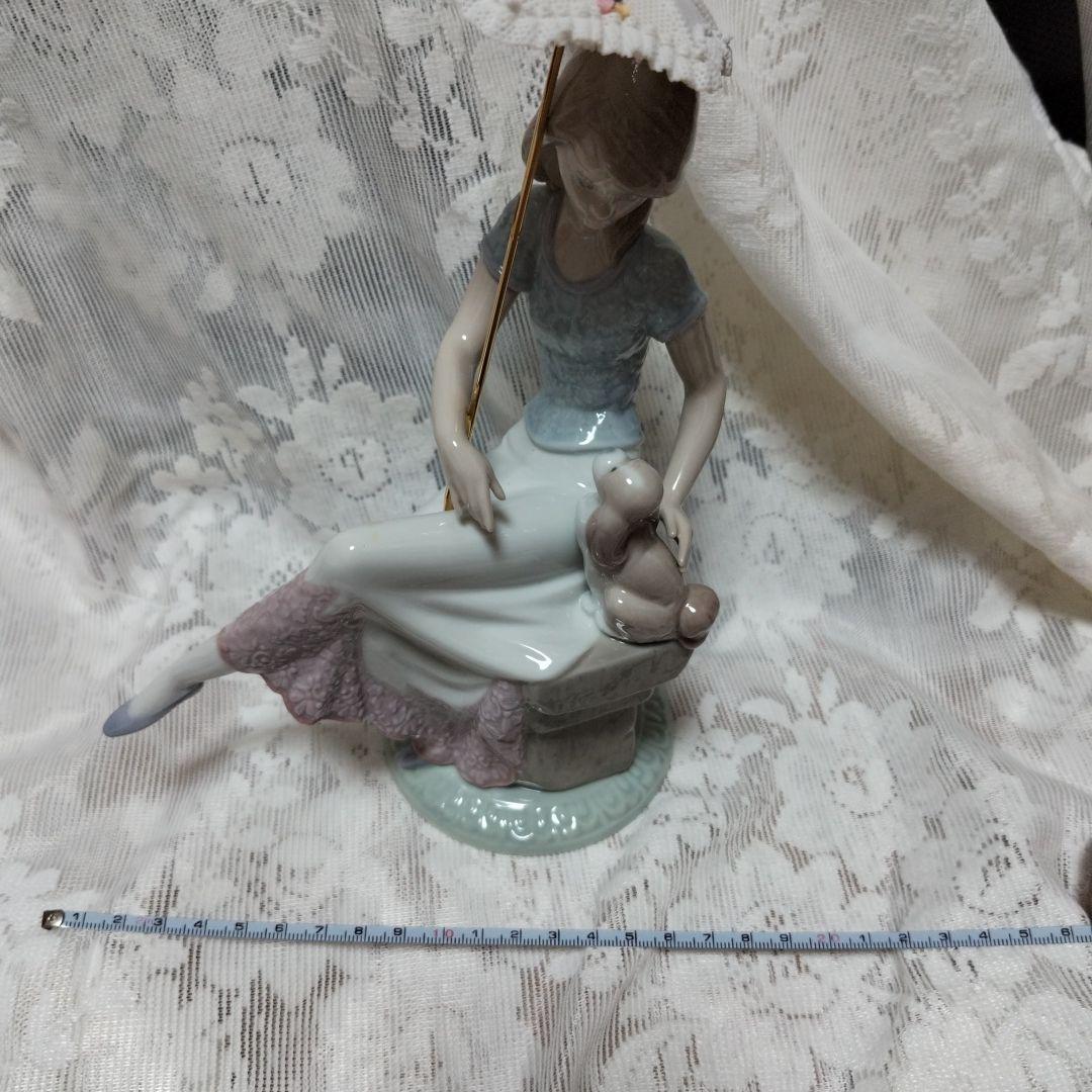 リヤドロ7612 佳人仔犬と語る（箱内の仕切り材なし)