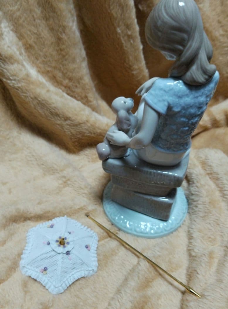 リヤドロ7612 佳人仔犬と語る（箱内の仕切り材なし)