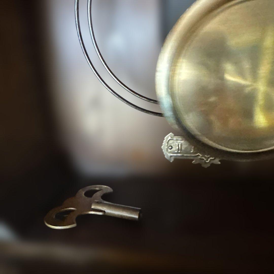 《値下げ》Eikosha 木製掛時計 巻き鍵付き