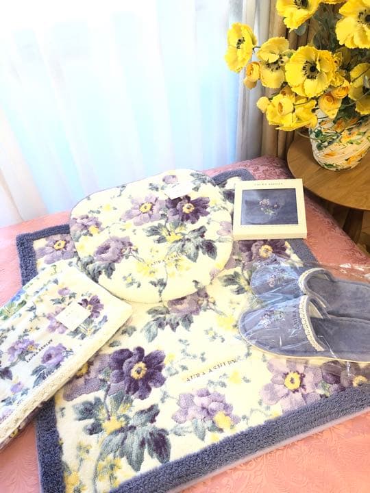 専用になりました。同梱　新品未使用　ローラアシュレイ　トイレタリー　超レア　５点