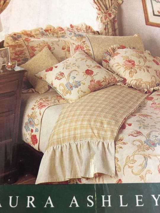 専用になりました。同梱　新品未使用　ローラアシュレイ　トイレタリー　超レア　５点