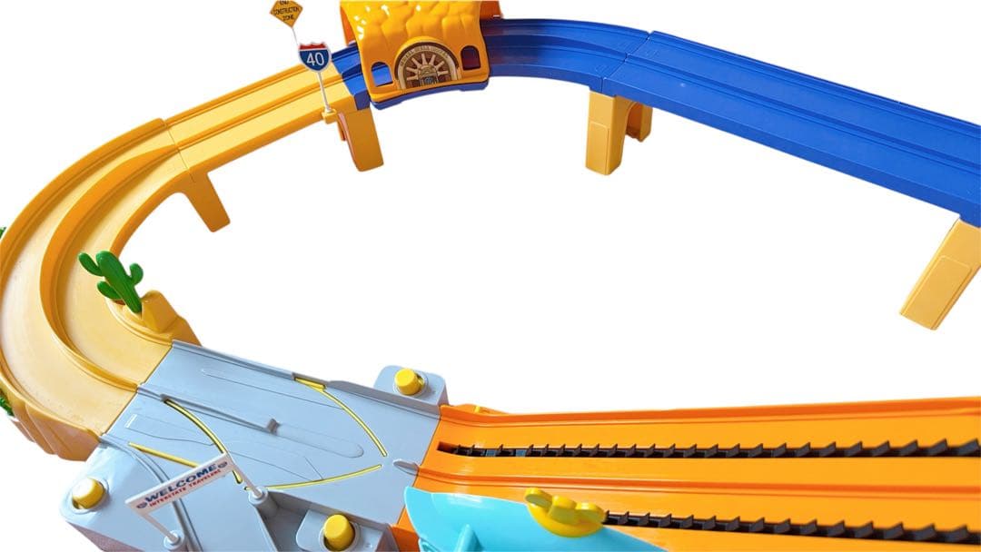 トミカ カーズ レッツGOドライブようこそラジエータースプリング