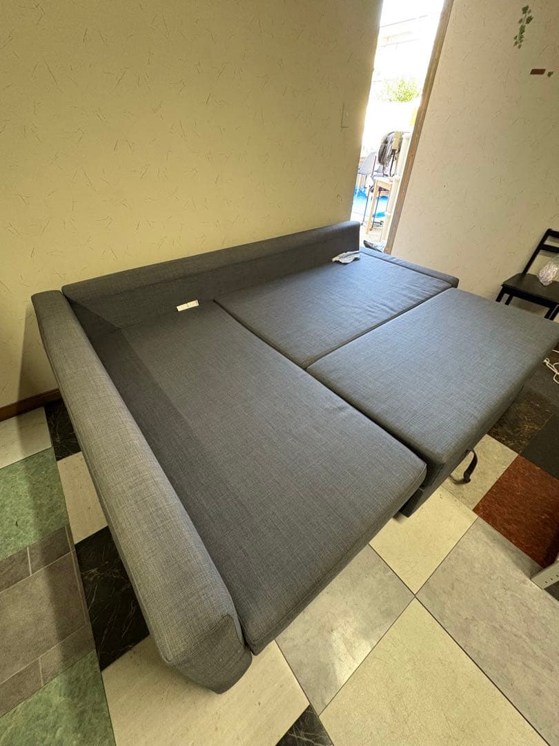 L字型グレーソファ ベッド変形可能￼ 状態良好な中古品