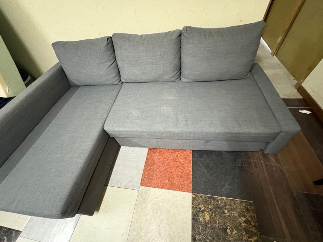 L字型グレーソファ ベッド変形可能￼ 状態良好な中古品
