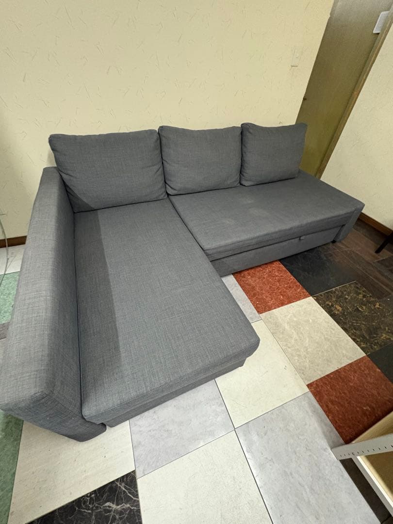 L字型グレーソファ ベッド変形可能￼ 状態良好な中古品