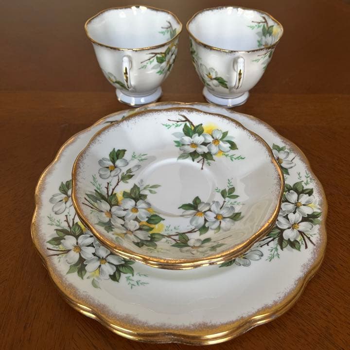 【レア美品】ロイヤルアルバート★白ハナミズキ★トリオ　ペア