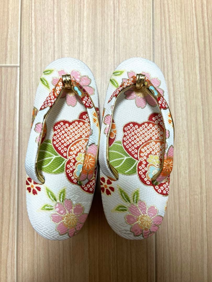 七五三用 赤と白の花柄着物