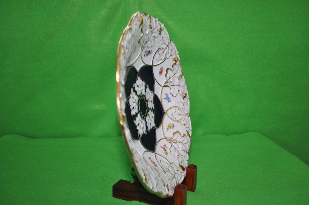 【マイセン】葡萄の蔓と葉金彩１０種の小花ホワイト＆コバルトキャビネットプレート